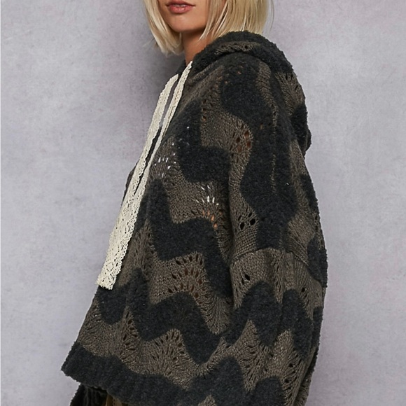 POL Boho Gray and Cream Chevron Sweater - Picture 10 of 11